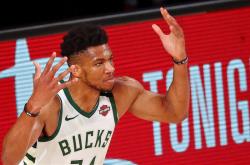 英雄联盟总决赛赛程-关于雄鹿队领袖阿德托昆博状态火爆的信息