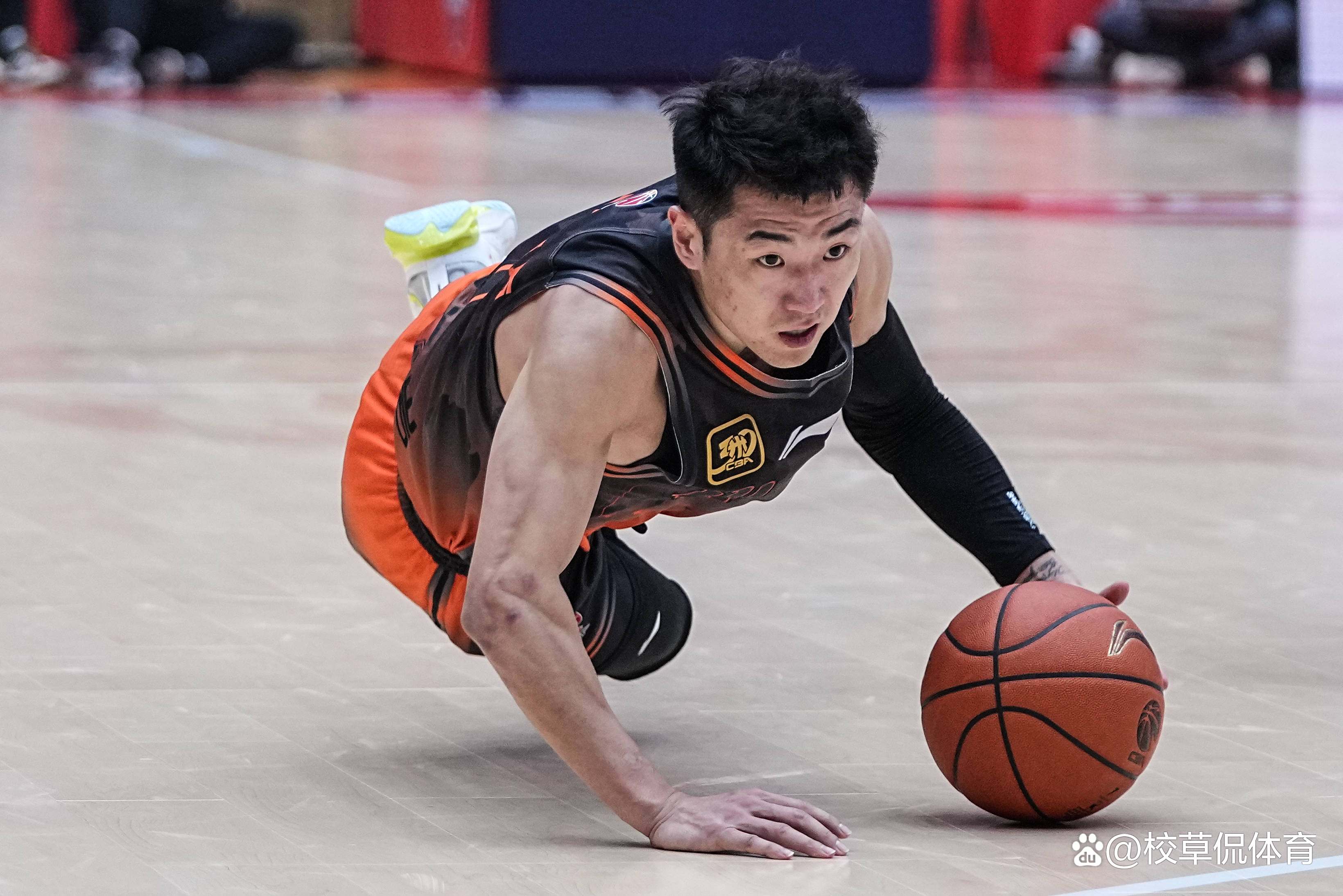 江苏男篮迎来考验,期待全队拼搏 江苏男篮迎来考验,期待全队拼搏