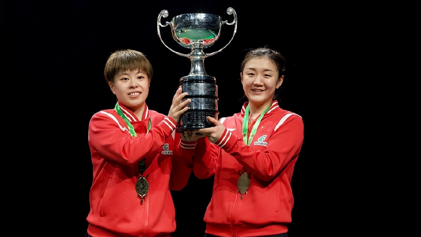 爱尔兰运动员登上领奖台,荣耀加冕 爱尔兰运动员登上领奖台,荣耀加冕