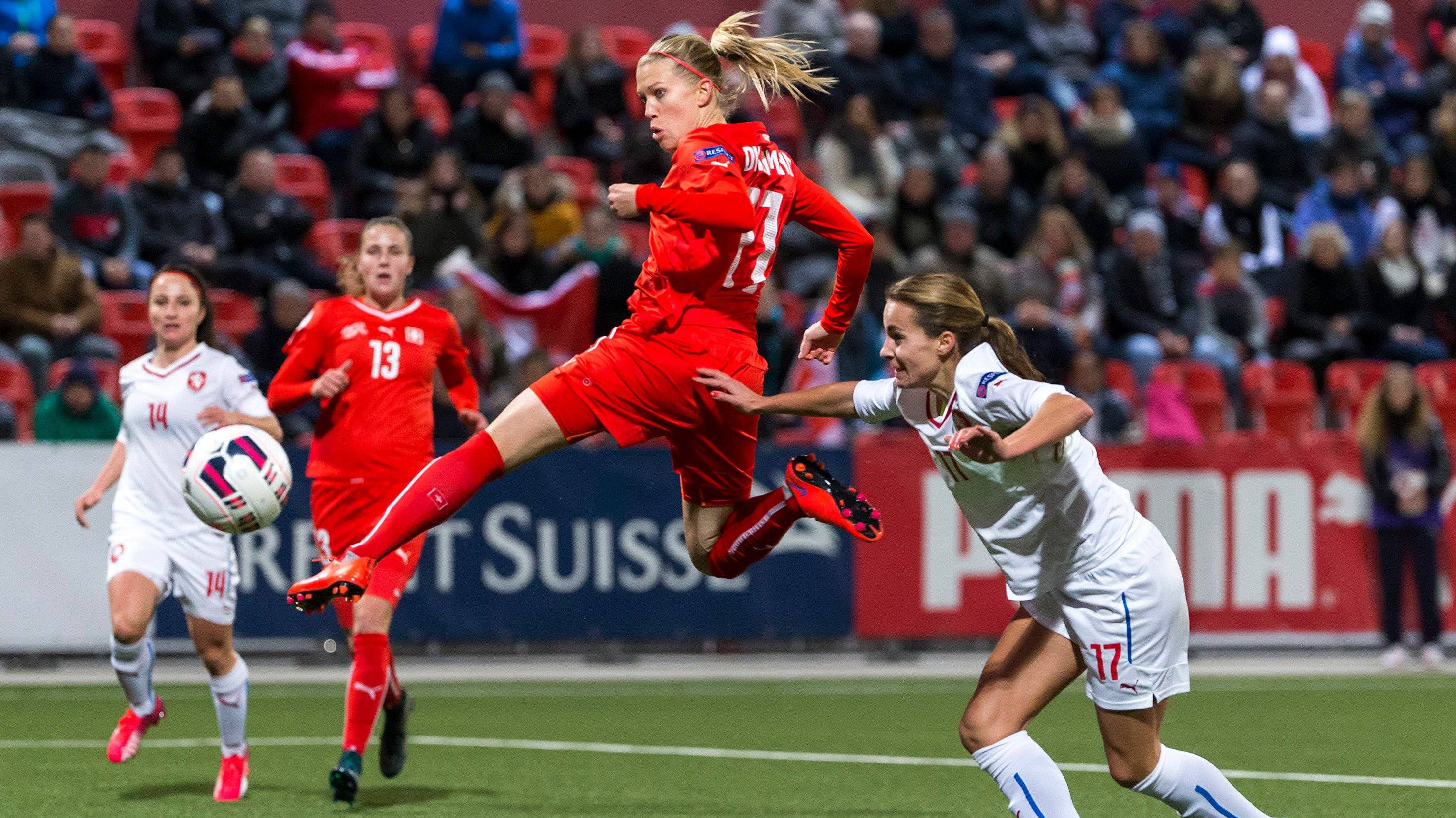 瑞典女足比赛中，挪威队获得胜利