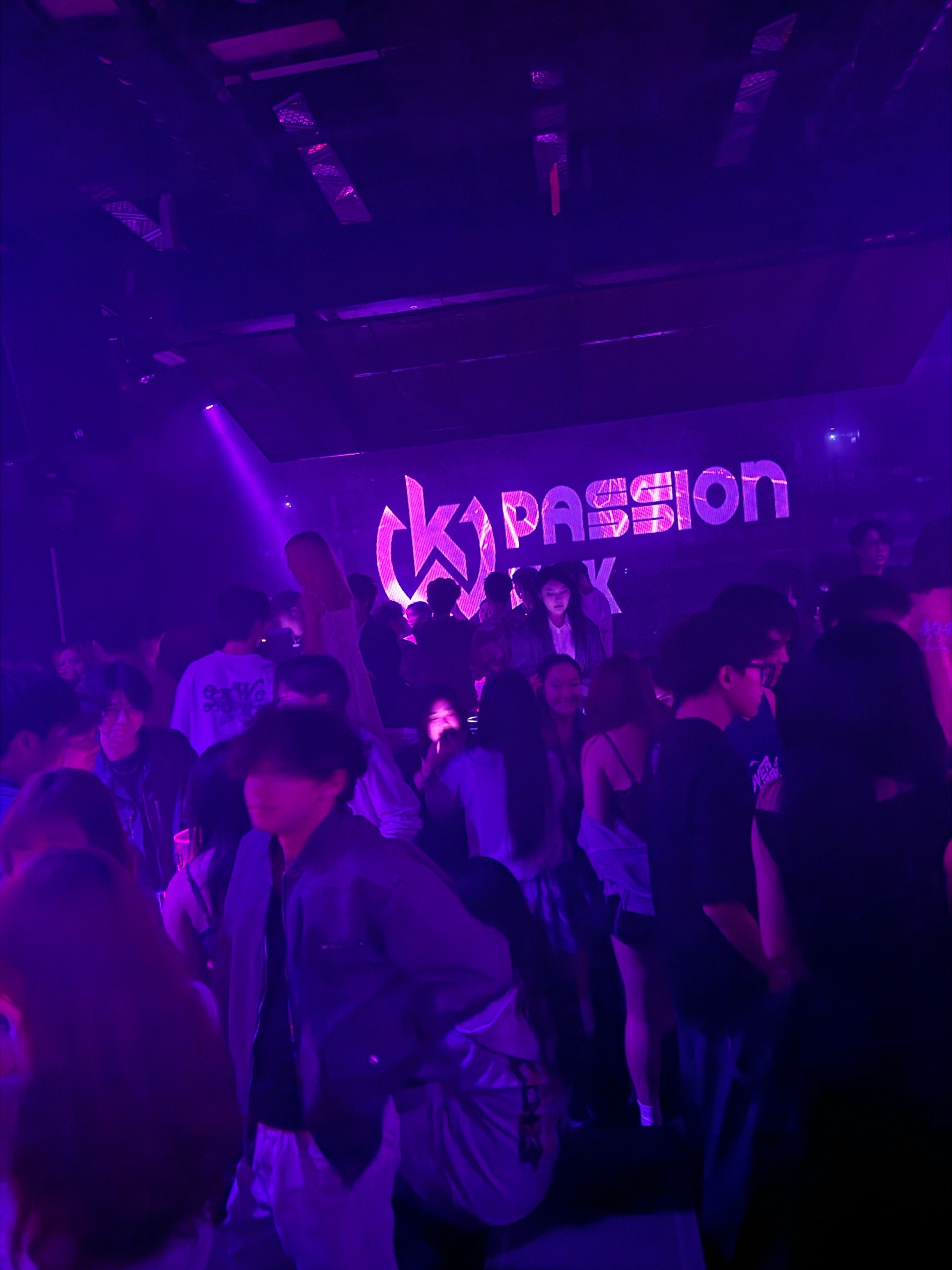 观战狂欢!现场氛围轰轰烈烈! 观战狂欢!现场氛围轰轰烈烈!