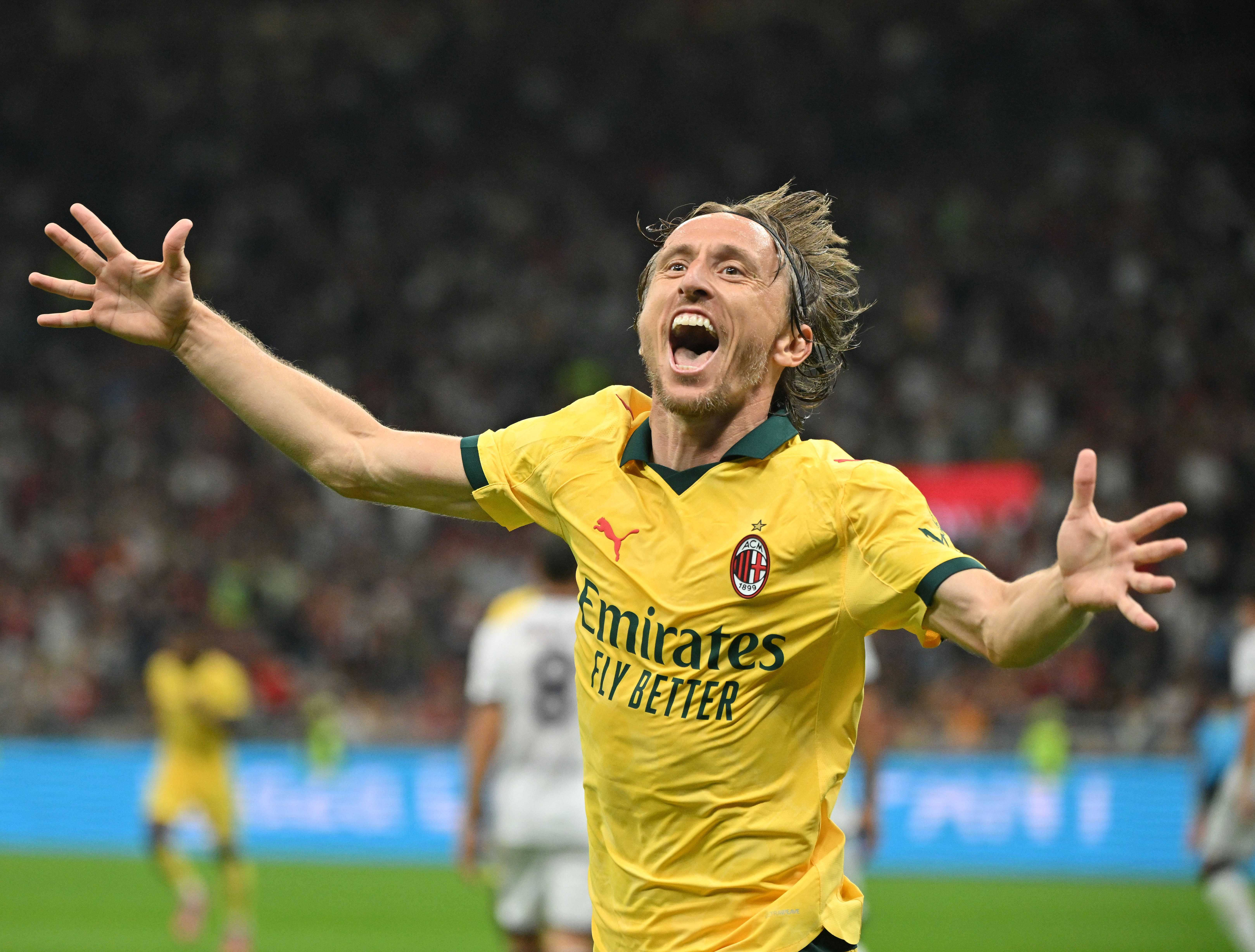 AC米兰足球队在比赛中展现出色