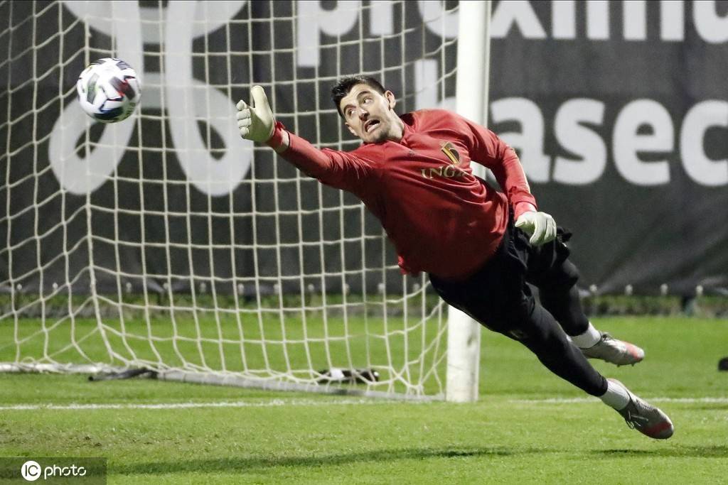 中国险胜巴萨,库尔图瓦高光表现 中国险胜巴萨,库尔图瓦高光表现