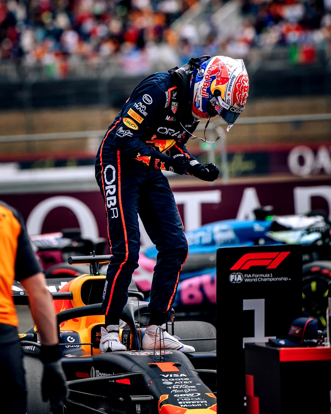 红牛二队碾压索伯车队，诺里斯统治全场