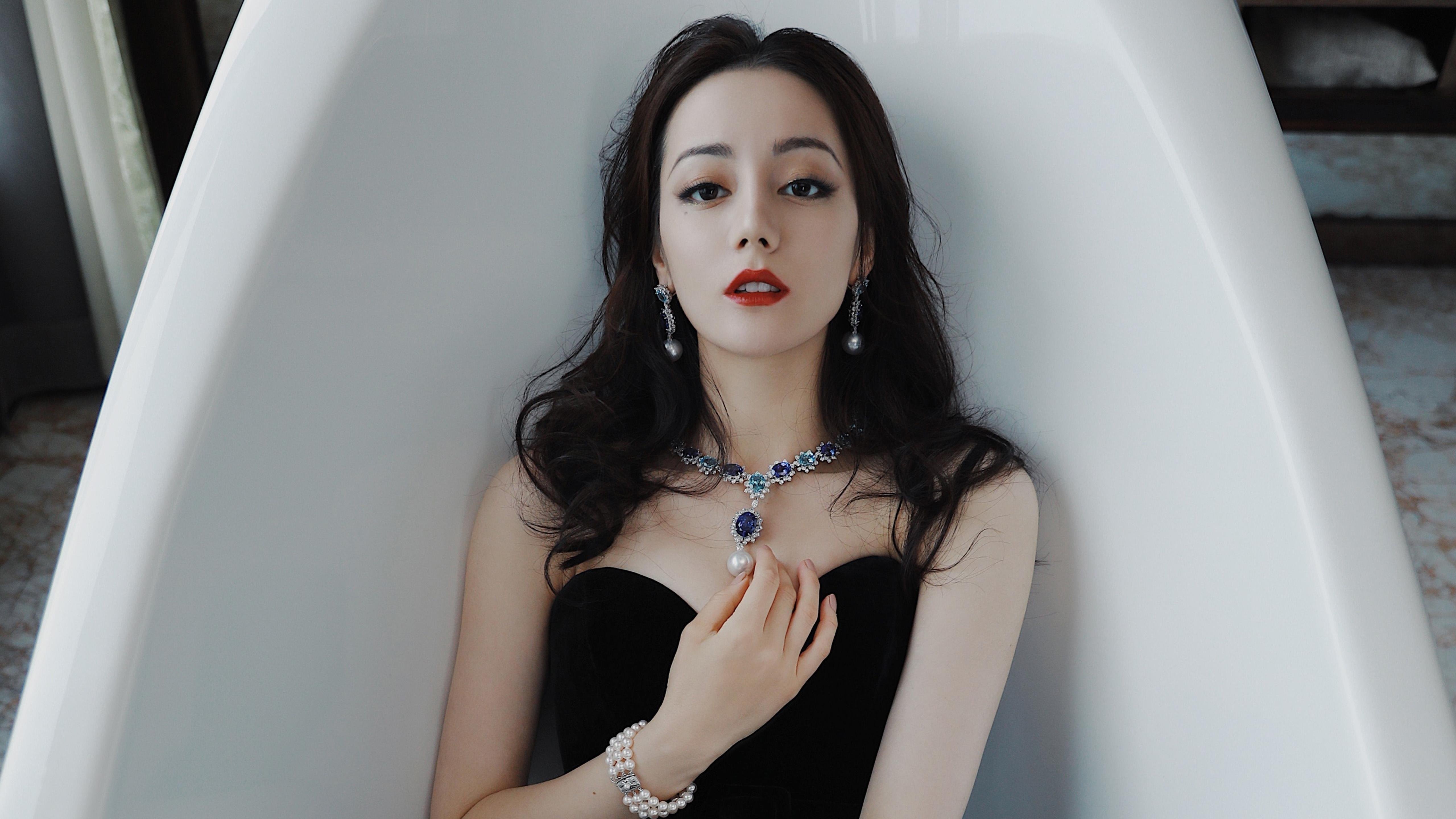 平行时空的生死战,胡金秋血溅球场与字母哥的冠军怒吼