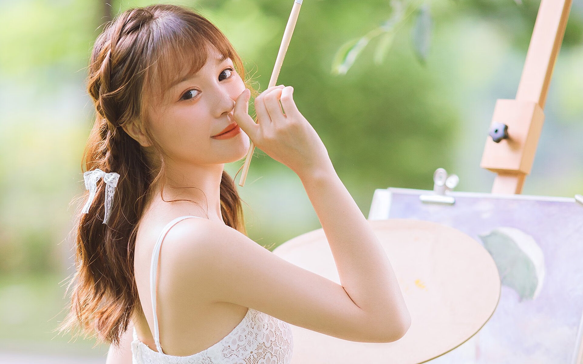 重叠的绿茵，当格纳布里在德黑兰之手拨动巴西的桑巴